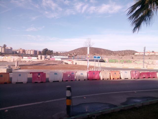 Ciudadanos pedirá a Mari Carmen Moreno que practique la transparencia haciendo público el coste real del puente de la Rambla de las Culebras y aclare si eliminará los caminos de tierra de acceso a los jardines - 2, Foto 2