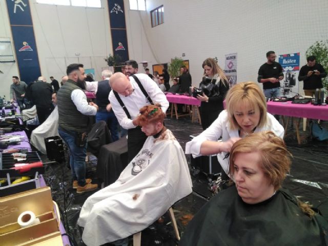 Numerosas personas participan en 