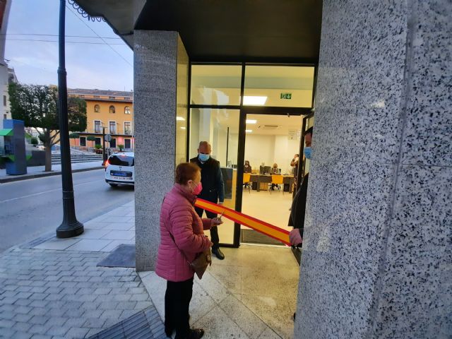 María Rosario es hoy la primera vecina en acceder a la nueva Oficina de Atención Ciudadana del Ayuntamiento - 1, Foto 1