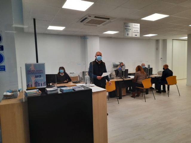 María Rosario es hoy la primera vecina en acceder a la nueva Oficina de Atención Ciudadana del Ayuntamiento - 3, Foto 3