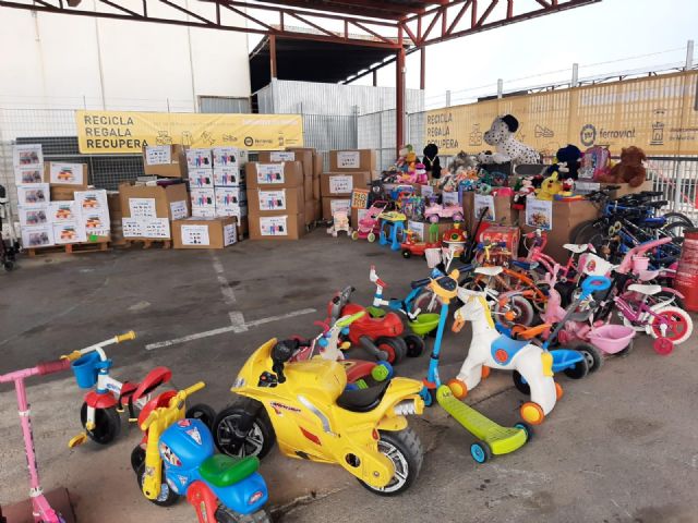 La campaña 'Recicla, regala y recupera por los demás y por el medioambiente' se repetirá cada cambio de estación debido al éxito de la primera edición - 2, Foto 2
