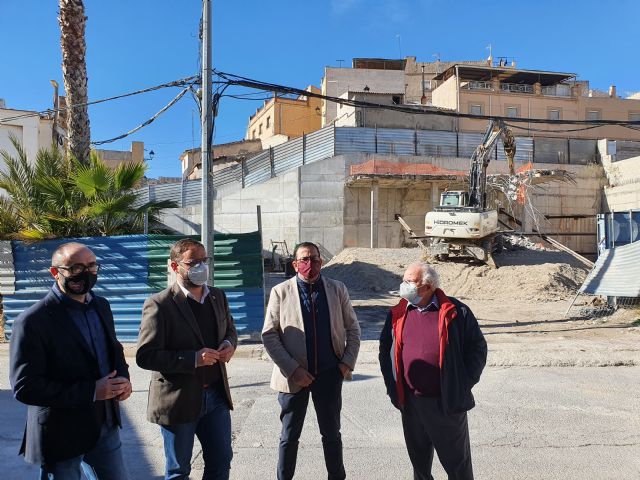 El alcalde de Lorca supervisa los trabajos de estabilización del muro y talud de la Calle Portijico para los que se ha invertido 94.585,70 euros - 1, Foto 1