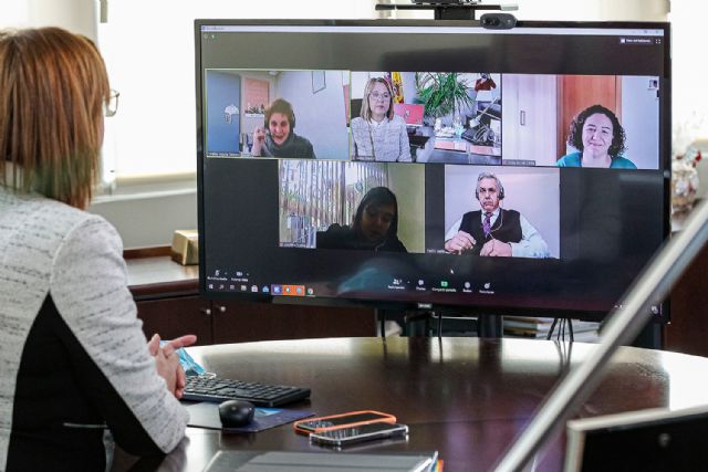 Isabel Franco y representantes de Fundación La Caixa comparten estrategias para favorecer la calidad de vida de las personas mayores - 1, Foto 1