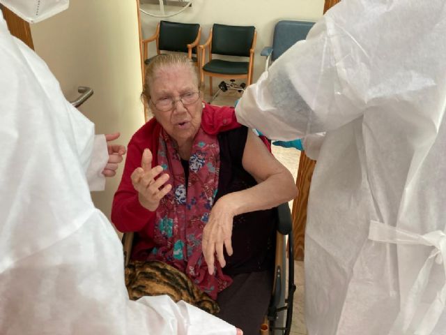 La segunda dosis de la vacuna llega a la Residencia de personas mayores de Fuente Álamo - 2, Foto 2