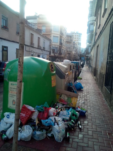 Podemos Cieza insta al Ayuntamiento a elaborar e implementar un Plan Integral de Limpieza Viaria que acabe definitivamente con la suciedad   callejera del municipio - 1, Foto 1