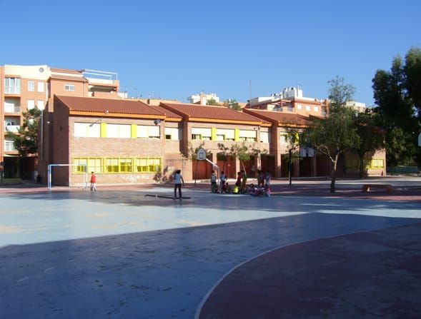 Abiertas las pistas polideportivas de los centros educativos de Alcantarilla para que los vecinos practiquen deporte - 1, Foto 1