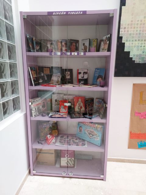 La Concejalía de Igualdad pone en marcha el Proyecto Estanterías Violetas - 1, Foto 1