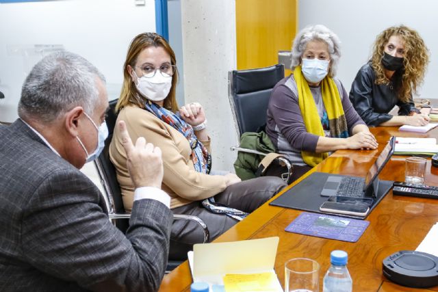 Isabel Franco se reúne con la responsable del área de Mujer de la organización agraria COAG - 1, Foto 1