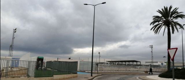 Focos fundidos y falta de bancos y perchas en los vestuarios de los campos municipales de fútbol - 1, Foto 1