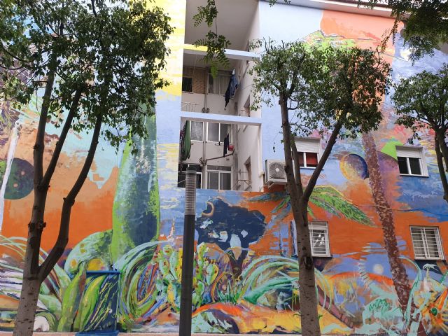 El Barrio de Santa Bárbara cuenta con dos grandes murales realizados por el artista molinense Juan Manuel Puche Riquelme - 2, Foto 2