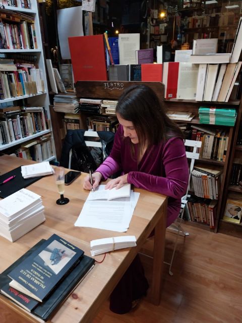 Débora Palop publica el poemario Ecos de haikus - 1, Foto 1