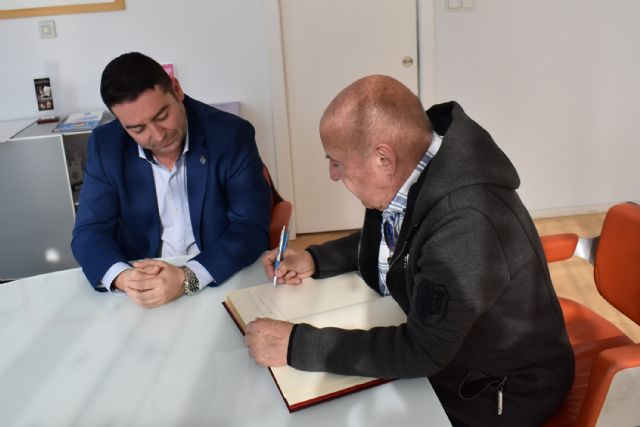 Una obra del escultor González Beltrán decorará el Ayuntamiento torreño - 2, Foto 2