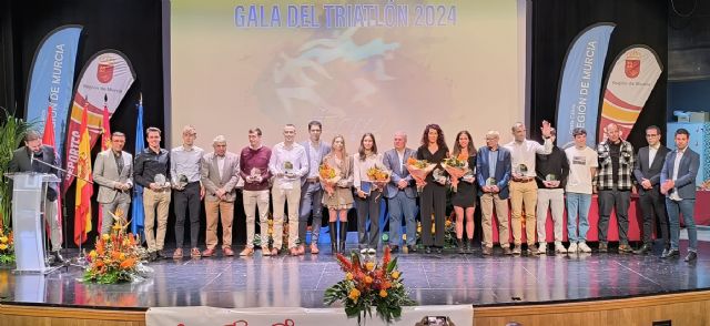 La Federación de Triatlón premia a los mejores deportistas de la temporada 2024 en su tradicional Gala Anual - 1, Foto 1