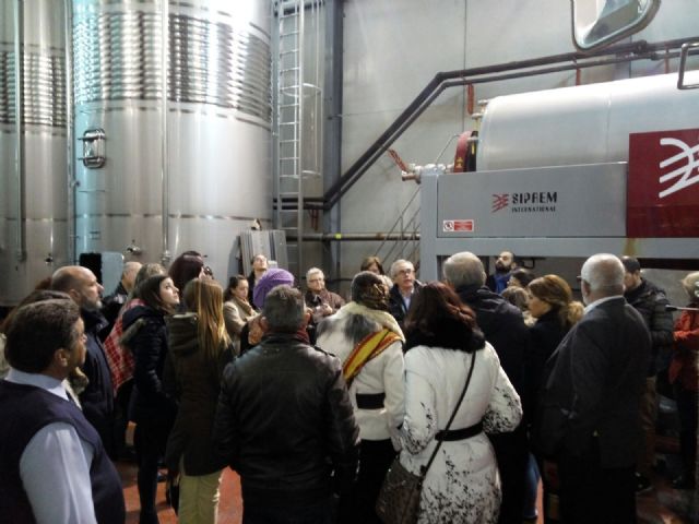 La Federación de Moros y Cristianos de la Ciudad de Murcia conoce el Museo del Vino y una bodega de la Ruta del Vino en su visita a Bullas - 2, Foto 2