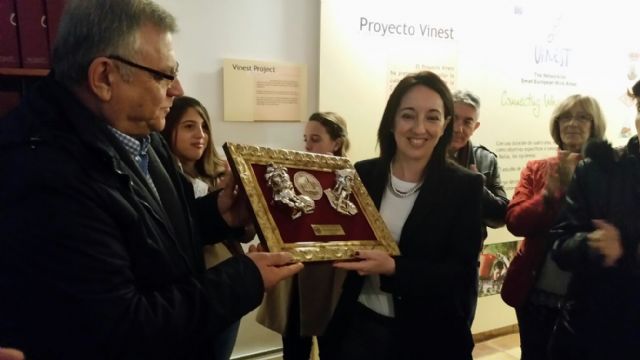 La Federación de Moros y Cristianos de la Ciudad de Murcia conoce el Museo del Vino y una bodega de la Ruta del Vino en su visita a Bullas - 5, Foto 5