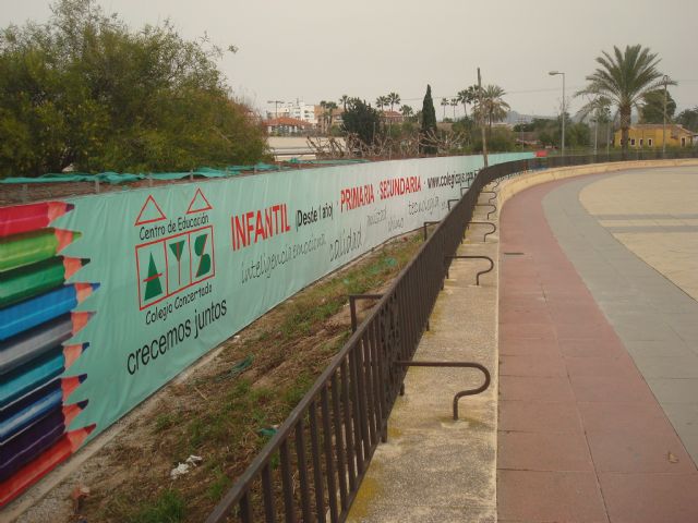 Cambiemos pide la retirada de una lona del colegio concertado AYS en el entorno BIC de El Malecón - 1, Foto 1