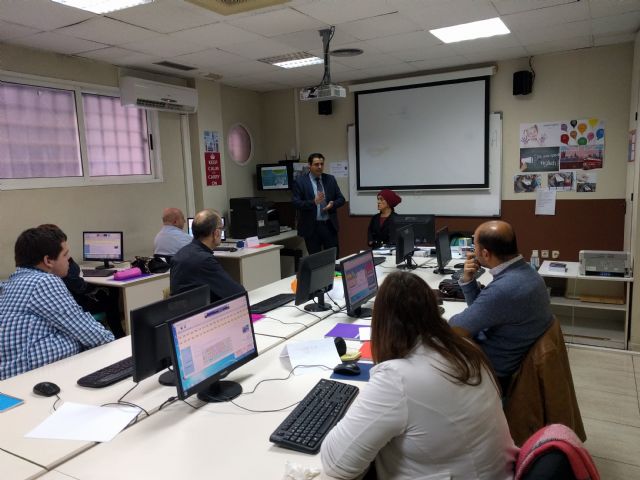 Quince desempleados con discapacidad se forman para trabajar en el sector administrativo con un curso del SEF - 1, Foto 1