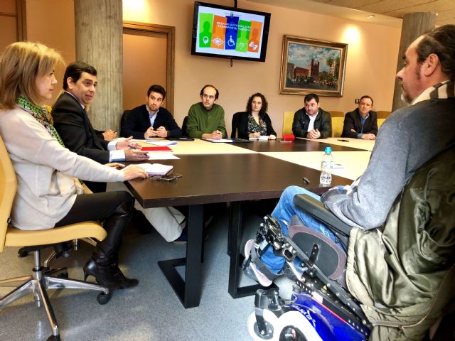Fomento reúne a asociaciones y empresarios vinculados con la accesibilidad en el transporte público - 1, Foto 1