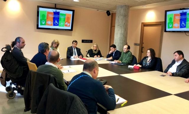 Fomento reúne a asociaciones y empresarios vinculados con la accesibilidad en el transporte público - 2, Foto 2