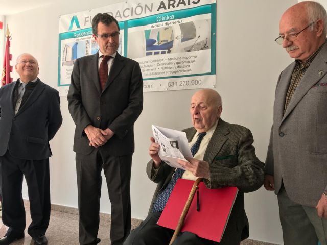 Una placa ´Por su amor a Murcia´ rinde homenaje a José María Vela Urrea - 1, Foto 1