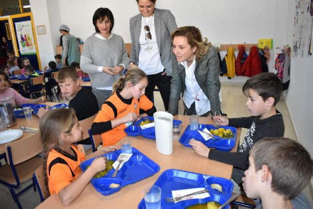 La consejera Adela Martínez-Cachá visita el comedor escolar del colegio José Alcolea Lacal de Archena - 2, Foto 2