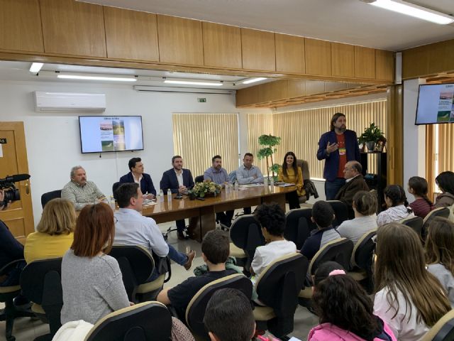 Bibliohospital que estrenan chalecos identificativos - 2, Foto 2