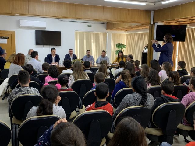 Bibliohospital que estrenan chalecos identificativos - 3, Foto 3