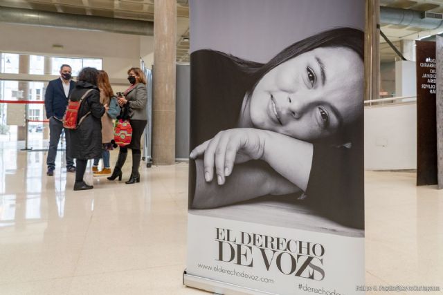 El Luzzy acoge una exposición fotográfica con retratos de mujeres que muestran la esperanza y la vida restablecida - 1, Foto 1