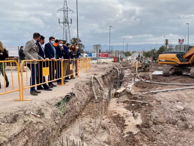 El alcalde de Lorca destaca el buen ritmo de las obras del paso inferior de San Antonio que permitirá acabar con los problemas de tráfico - 2, Foto 2