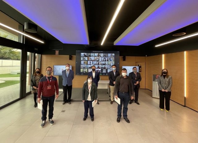 El alcalde anima a las empresas a apostar por la integración laboral en sus plantillas en una vista a Grupo Caliche - 1, Foto 1