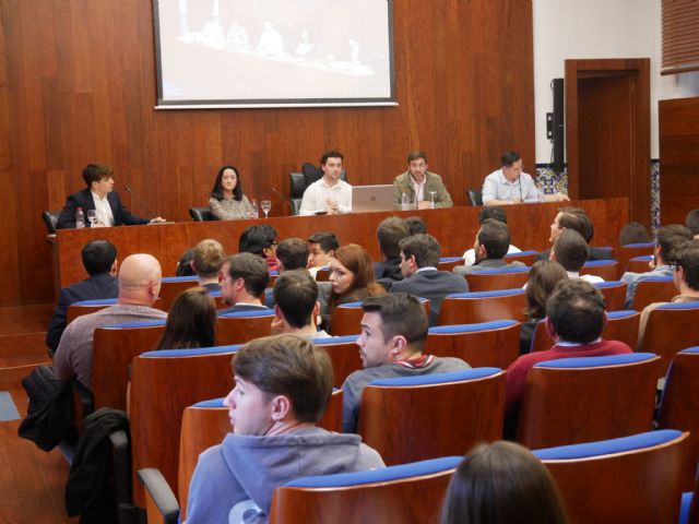 NNGG de la Región de Murcia participa en un debate universitario organizado por la Delegación de Estudiantes de la Facultad de Derecho de la UMU - 1, Foto 1