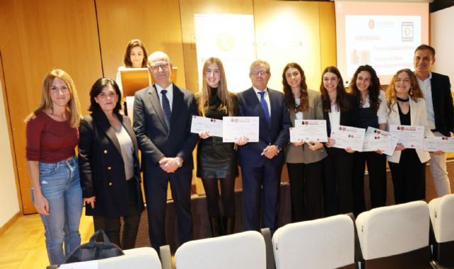 El centro Samaniego y el IES Floridablanca ganan los premios de Educación Financiera del Colegio de Economistas - 1, Foto 1