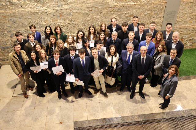 El centro Samaniego y el IES Floridablanca ganan los premios de Educación Financiera del Colegio de Economistas - 2, Foto 2
