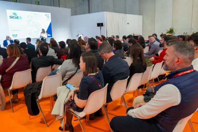 Lorca refuerza su estrategia para captar inversiones en emergencias e industria durante su presencia en SICUR - 3, Foto 3