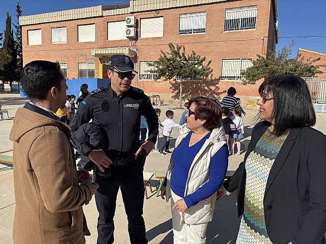 La Unidad Canina de la Policía Local inicia una ronda de exhibiciones ante los alumnos de infantil de los colegios aguileños - 2, Foto 2