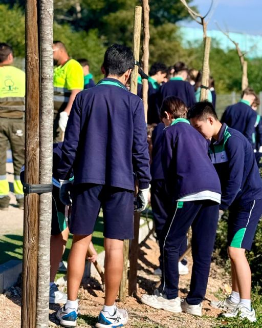 El colegio El Limonar en La Alberca se suma al Plan Foresta con la plantación de nuevos ejemplares vegetales - 2, Foto 2
