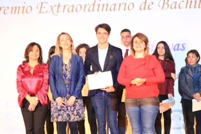 El alhameño Pablo Lpez recibe el Premio Extraordinario de Bachillerato, Foto 1