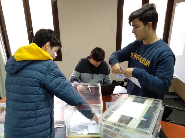 El 'TIC Festival' y un autobús para eventos entre pedanías y el casco urbano, propuestas elegidas en los presupuestos participativos aplicados al área de Juventud - 1, Foto 1