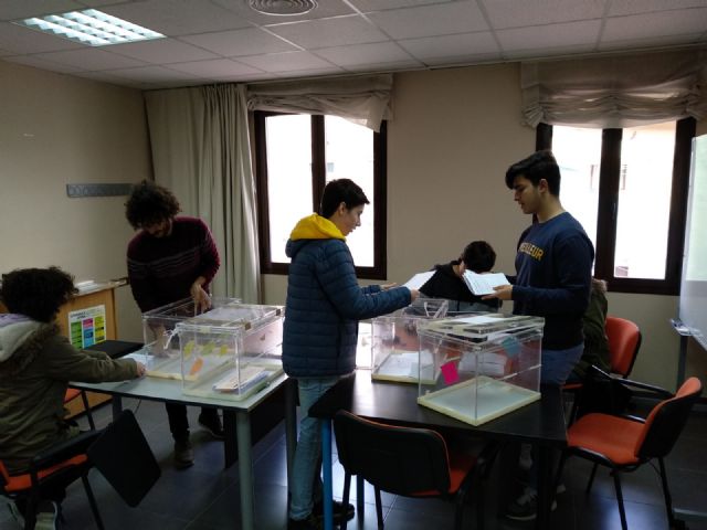 El 'TIC Festival' y un autobús para eventos entre pedanías y el casco urbano, propuestas elegidas en los presupuestos participativos aplicados al área de Juventud - 3, Foto 3