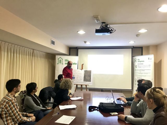 Representantes de los sectores de la hostelería y el comercio participan en la primera mesa de participación ciudadana preparatoria del Pacto de los alcaldes por el clima y la energía (PACES) - 1, Foto 1