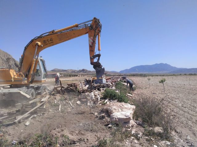 Comienzan los trabajos de limpieza de 15 vertederos ilegales en el término municipal - 2, Foto 2