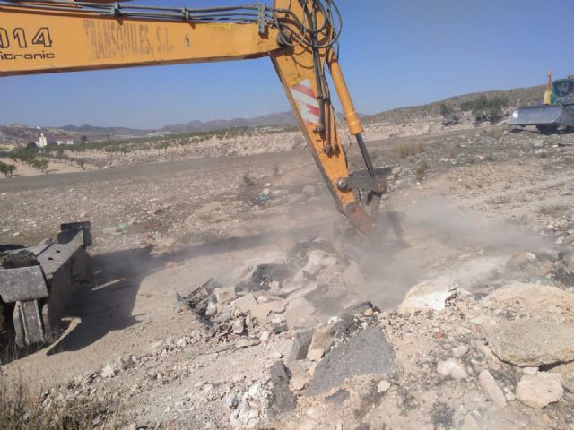 Comienzan los trabajos de limpieza de 15 vertederos ilegales en el término municipal - 5, Foto 5