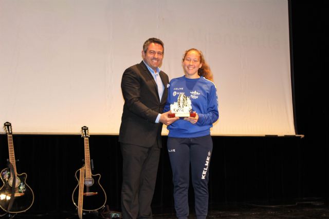 Entregados los Premios del Deporte y la Juventud de Alcantarilla. El marchador Pedro Conesa y jugadora de fútbol sala Teresa Montesinos, deportistas más destacados - 1, Foto 1
