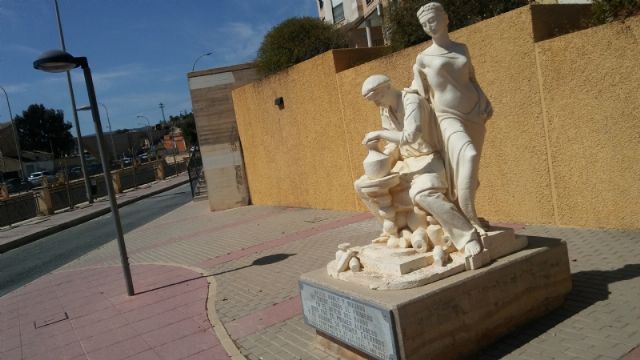 The Department of Crafts proposes a public recognition to the Tudela artisan family, which represents the seventh generation of the pottery trade in Totana, Foto 1