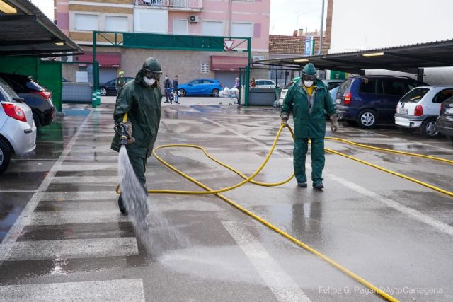 125 efectivos de las brigadas forestales refuerzan las labores de limpieza y desinfección en espacios públicos del municipio - 1, Foto 1