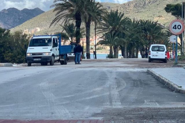 Operarios municipales, con el refuerzo de las brigadas de la Consejería de Fomento, finalizan los trabajos de recuperación de la carretera de La Azohía - 1, Foto 1