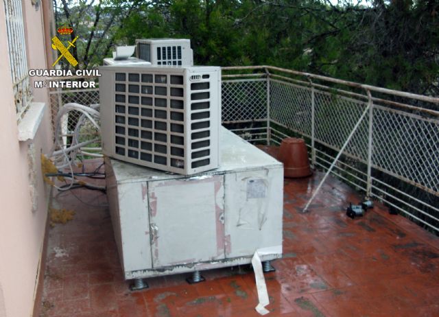 La Guardia Civil desmantela en una casa de campo de Librilla un invernadero intensivo con cerca de 200 plantas de marihuana - 3, Foto 3