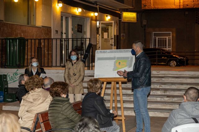 El Ayuntamiento de Caravaca muestra a los vecinos de Ciudad Jardín el proyecto de mejora en aceras, firme y una parte del parque para ganar en usos, seguridad y zonas verdes - 3, Foto 3