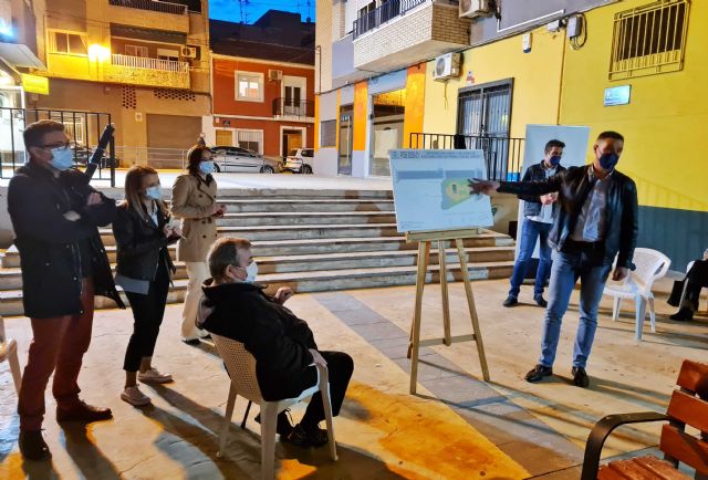 El Ayuntamiento de Caravaca muestra a los vecinos de Ciudad Jardín el proyecto de mejora en aceras, firme y una parte del parque para ganar en usos, seguridad y zonas verdes - 4, Foto 4