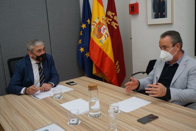 El consejero de Empleo mantiene su primer encuentro con el secretario general de CCOO - 2, Foto 2